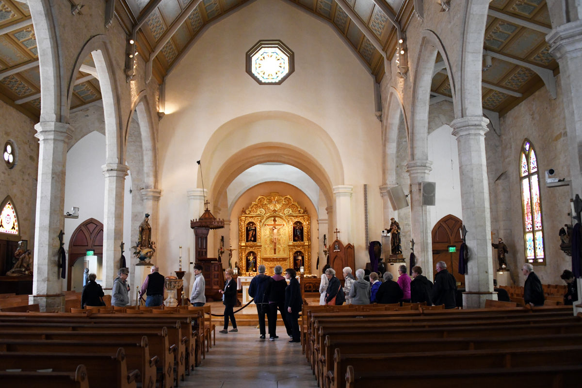 130 The Fun Club viewed the interior and altar of the San Fernando Cathedral.JPG